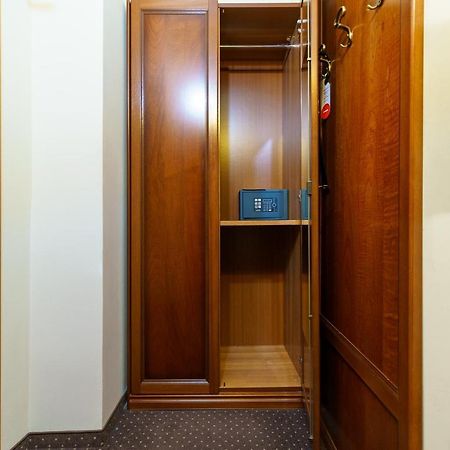 Spa Hotel Anglicky Dvur Karlowe Wary Zewnętrze zdjęcie
