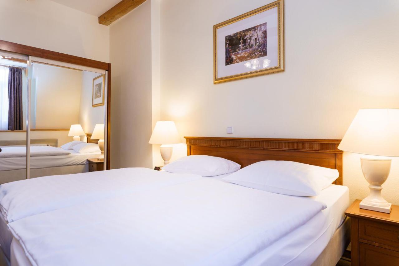 Spa Hotel Anglicky Dvur Karlowe Wary Zewnętrze zdjęcie