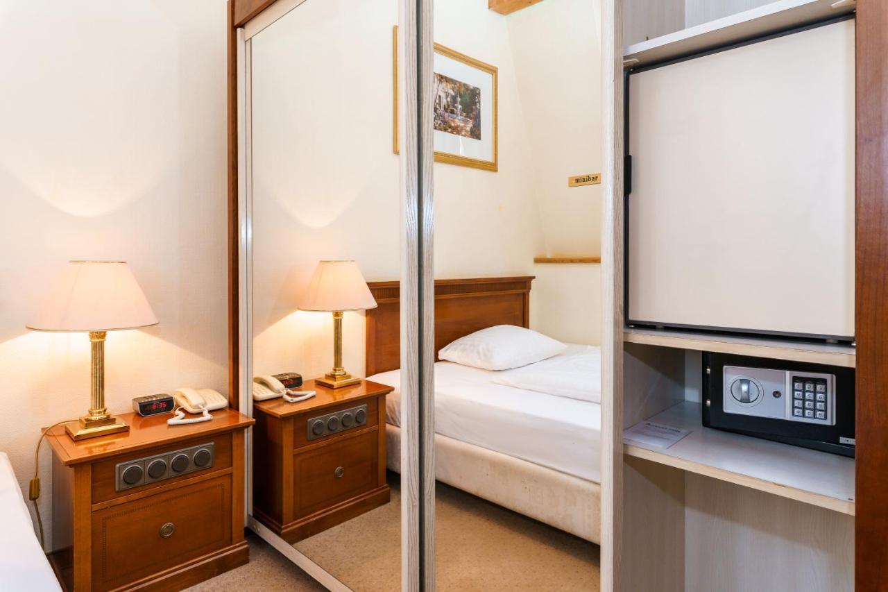 Spa Hotel Anglicky Dvur Karlowe Wary Zewnętrze zdjęcie