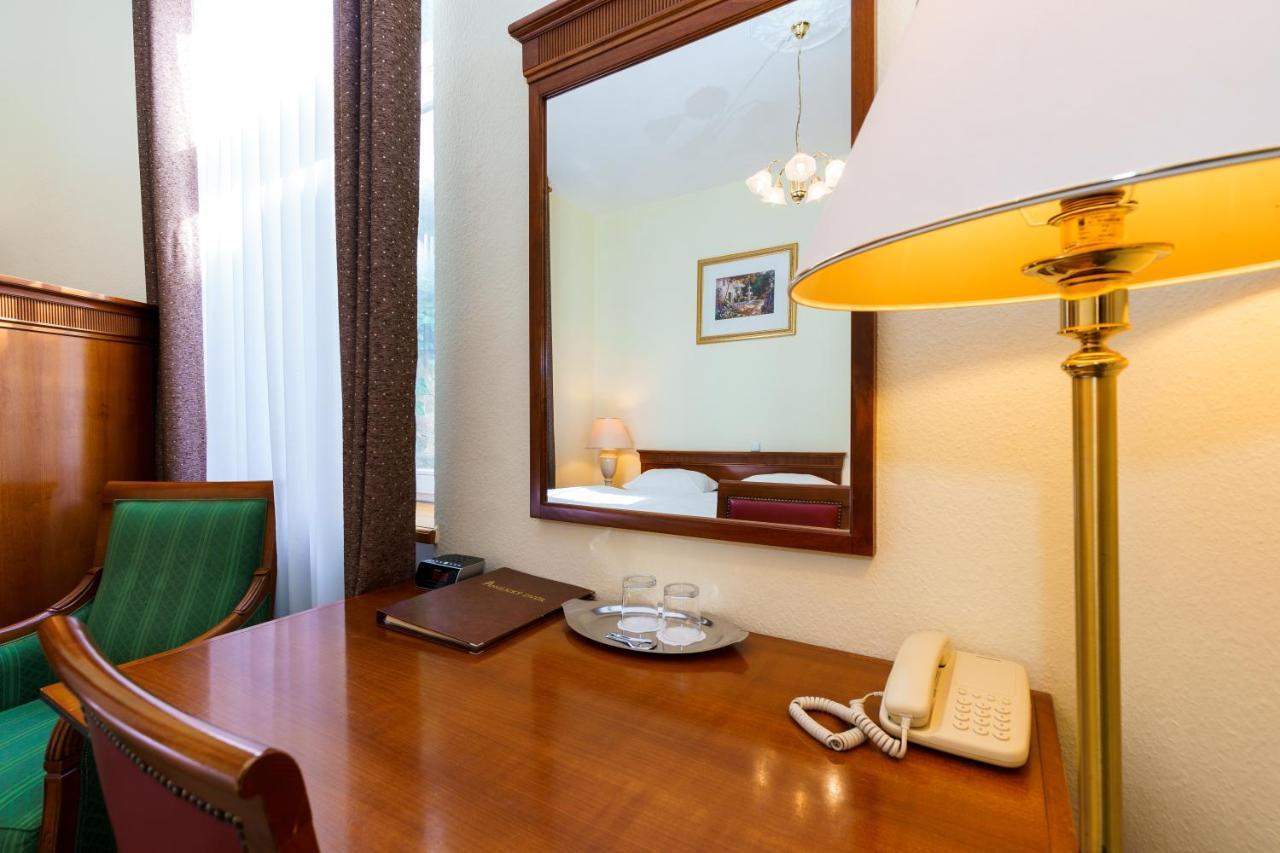 Spa Hotel Anglicky Dvur Karlowe Wary Zewnętrze zdjęcie
