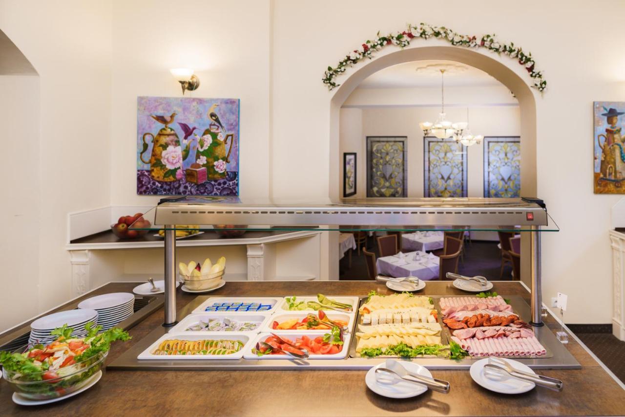 Spa Hotel Anglicky Dvur Karlowe Wary Zewnętrze zdjęcie