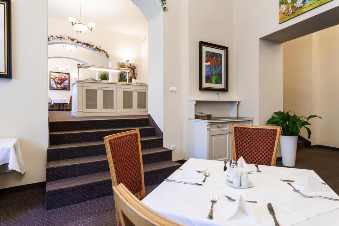 Spa Hotel Anglicky Dvur Karlowe Wary Zewnętrze zdjęcie