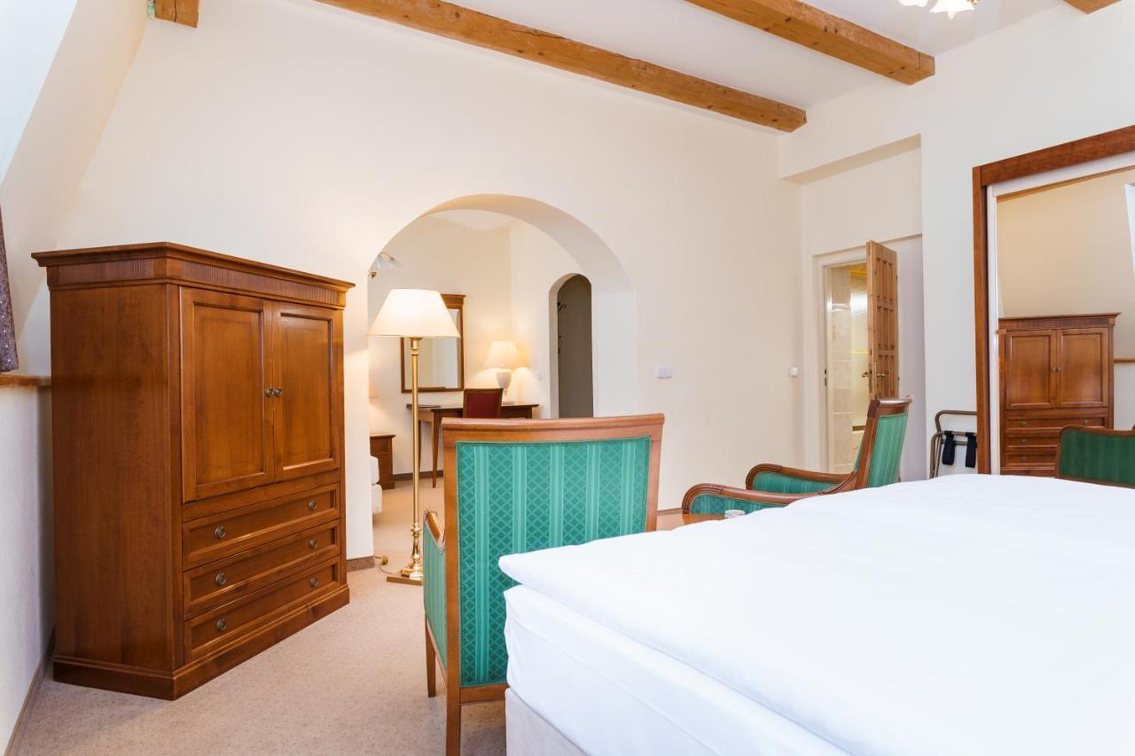 Spa Hotel Anglicky Dvur Karlowe Wary Zewnętrze zdjęcie