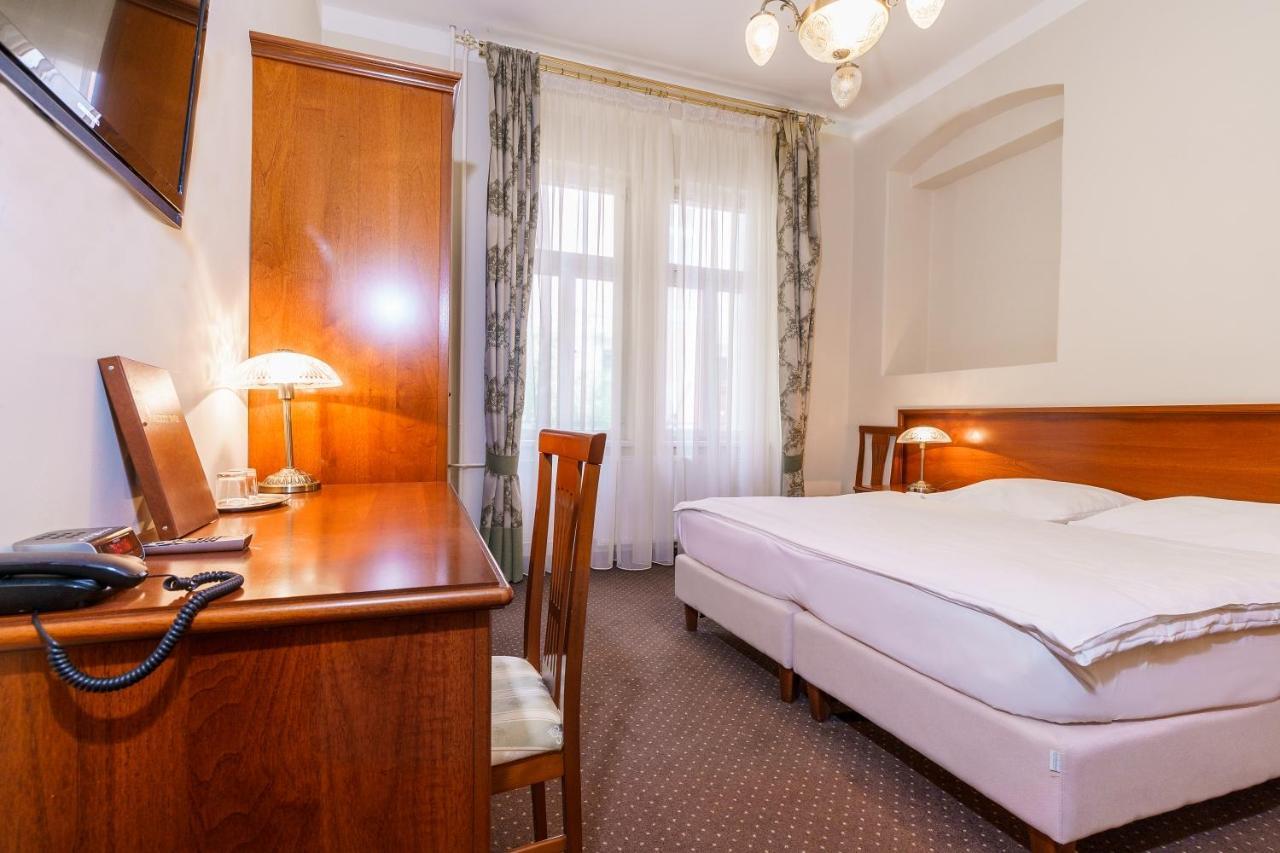 Spa Hotel Anglicky Dvur Karlowe Wary Zewnętrze zdjęcie