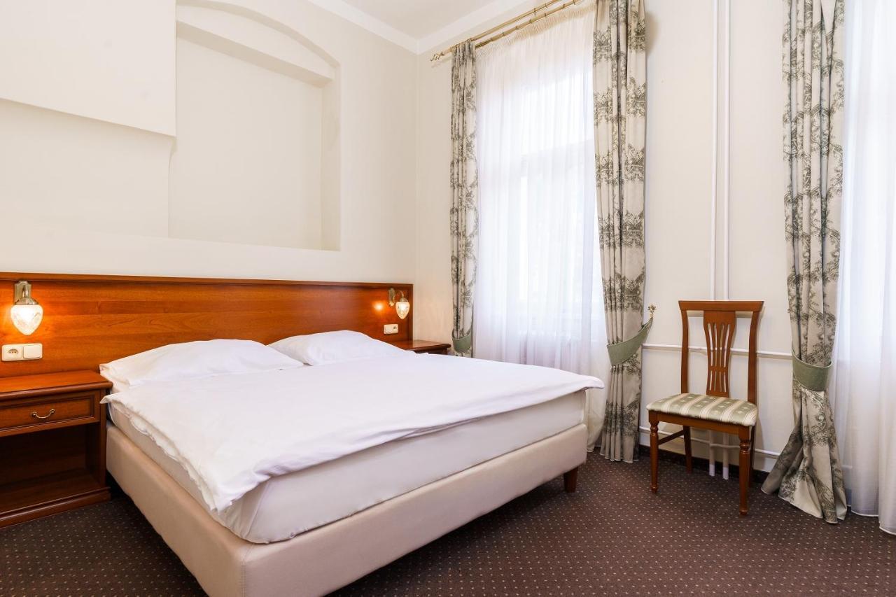 Spa Hotel Anglicky Dvur Karlowe Wary Zewnętrze zdjęcie