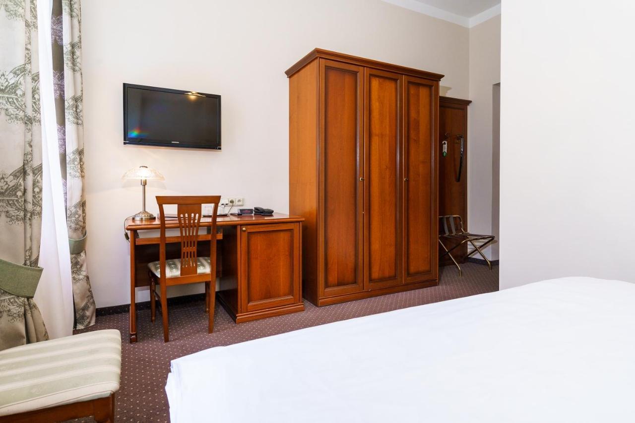 Spa Hotel Anglicky Dvur Karlowe Wary Zewnętrze zdjęcie