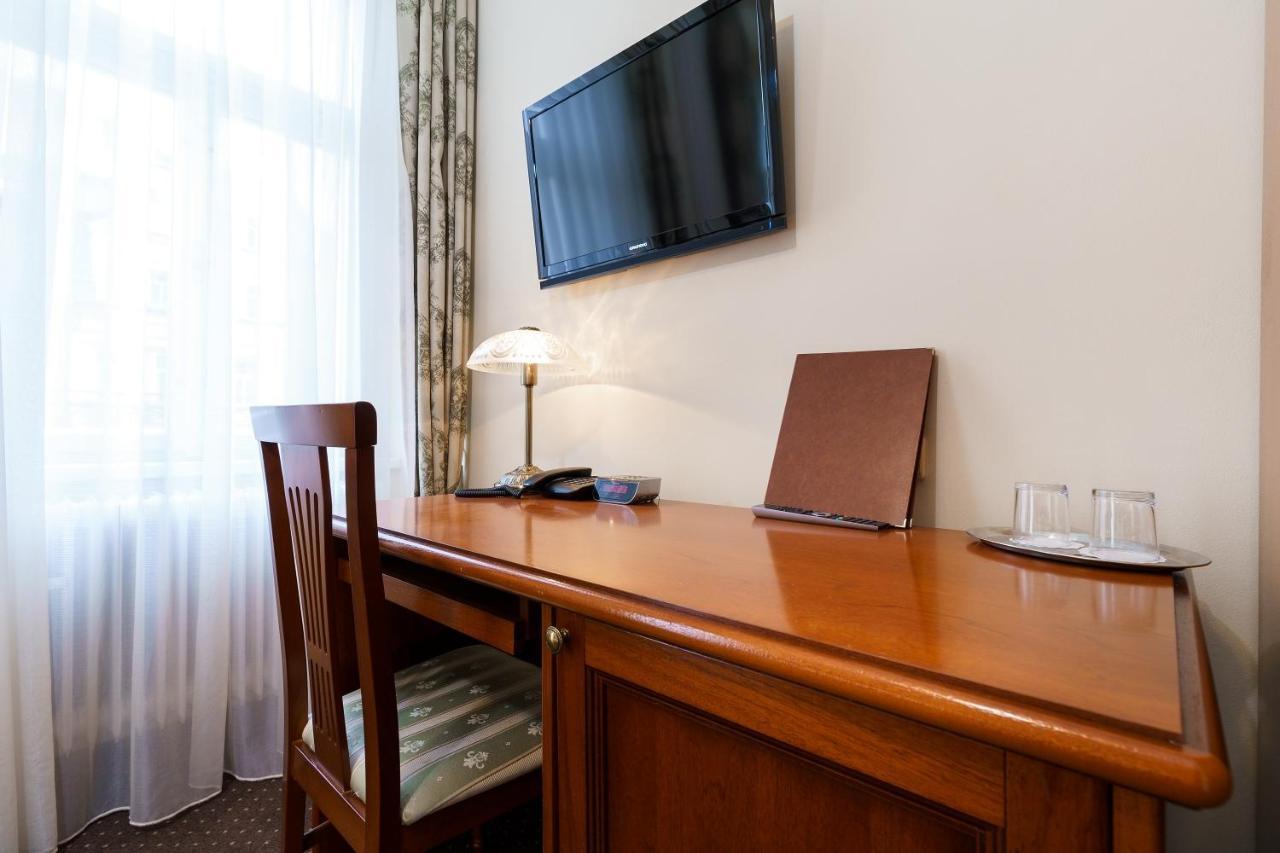 Spa Hotel Anglicky Dvur Karlowe Wary Zewnętrze zdjęcie