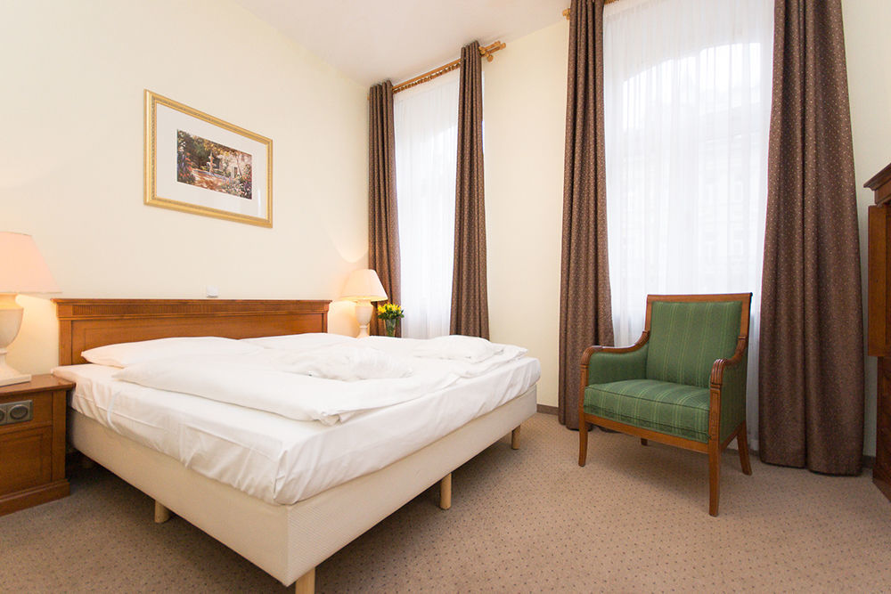 Spa Hotel Anglicky Dvur Karlowe Wary Zewnętrze zdjęcie